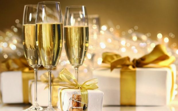 glasses-of-champagne