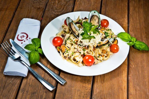 21728410_151997775385252_259165480349330740_n