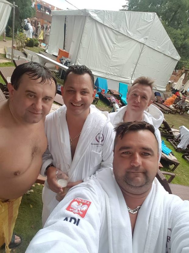 42403277_306209916630703_4664196584941027328_n